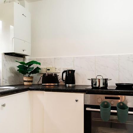 Cosy Decorated Flat In Tonbridge Apartment Bagian luar foto