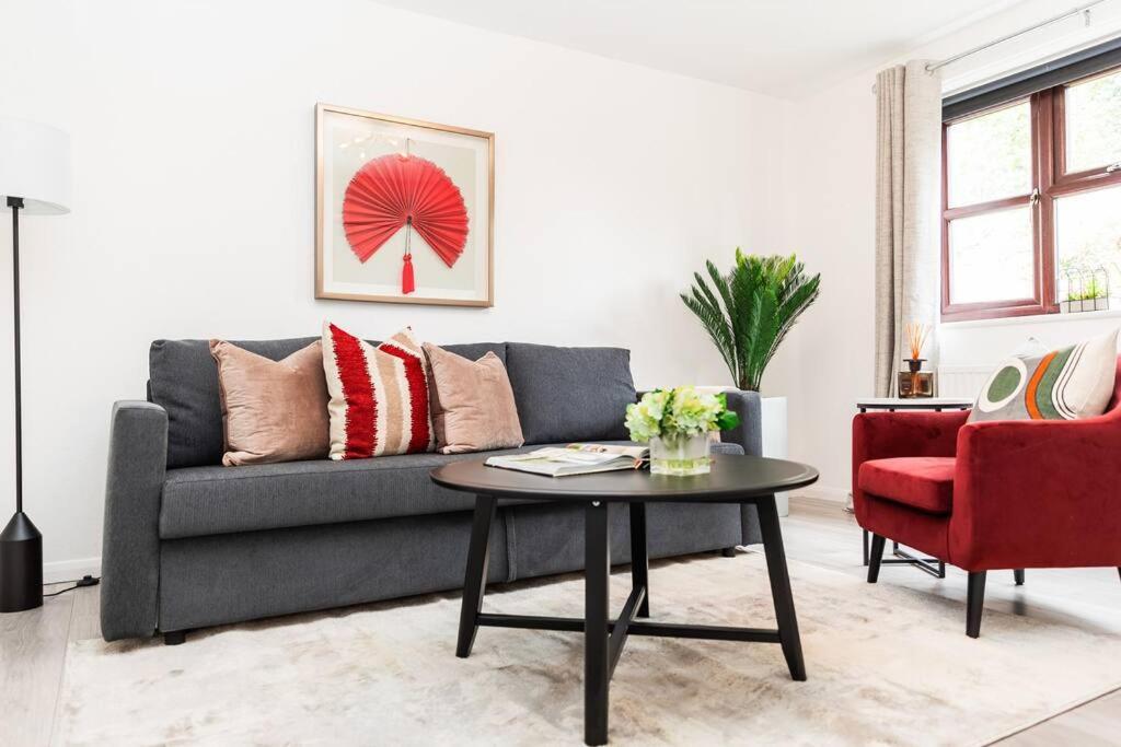 Cosy Decorated Flat In Tonbridge Apartment Bagian luar foto
