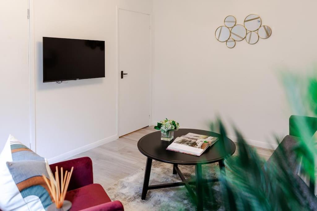 Cosy Decorated Flat In Tonbridge Apartment Bagian luar foto