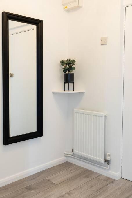 Cosy Decorated Flat In Tonbridge Apartment Bagian luar foto