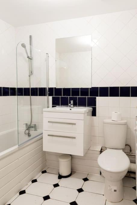 Cosy Decorated Flat In Tonbridge Apartment Bagian luar foto