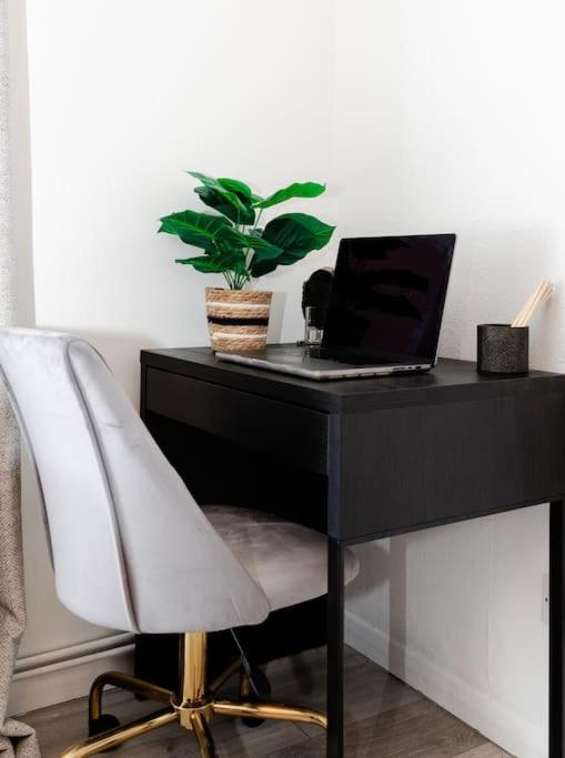 Cosy Decorated Flat In Tonbridge Apartment Bagian luar foto